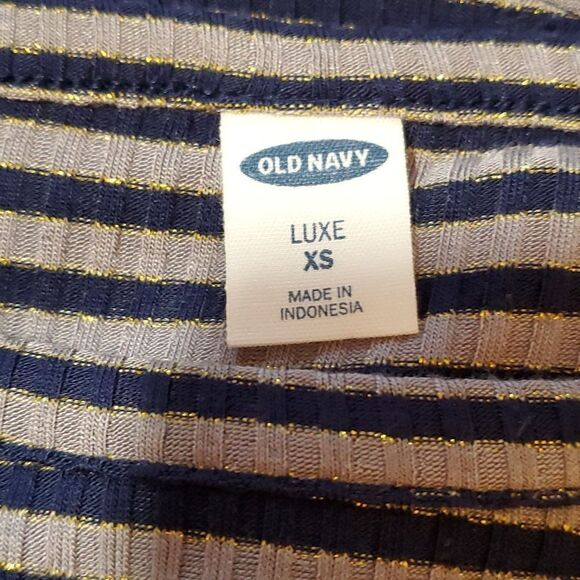 2 Old Navy Ladies Long Sleeve Tees XS - Picture 6 of 8